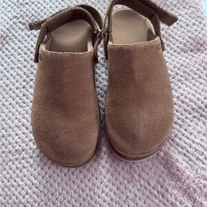 UGG Goldenstar Clog size 6